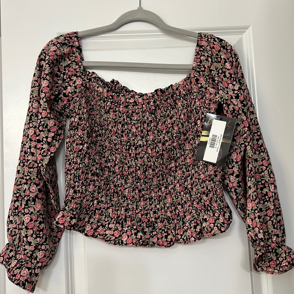 Cropped blouse from Chic Lifestyle Inc. size XL